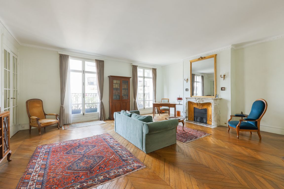 apartment 5 rooms for sale on PARIS (75008)