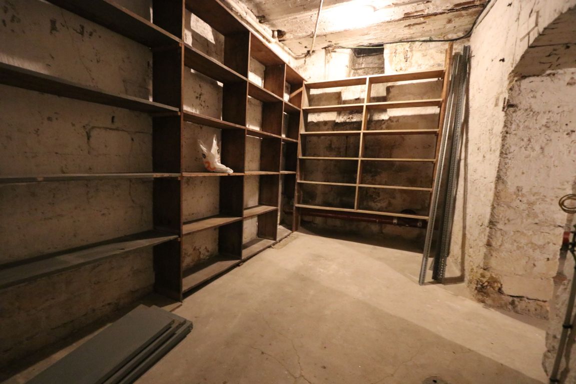 cellar 1 room for rent on PARIS (75008)